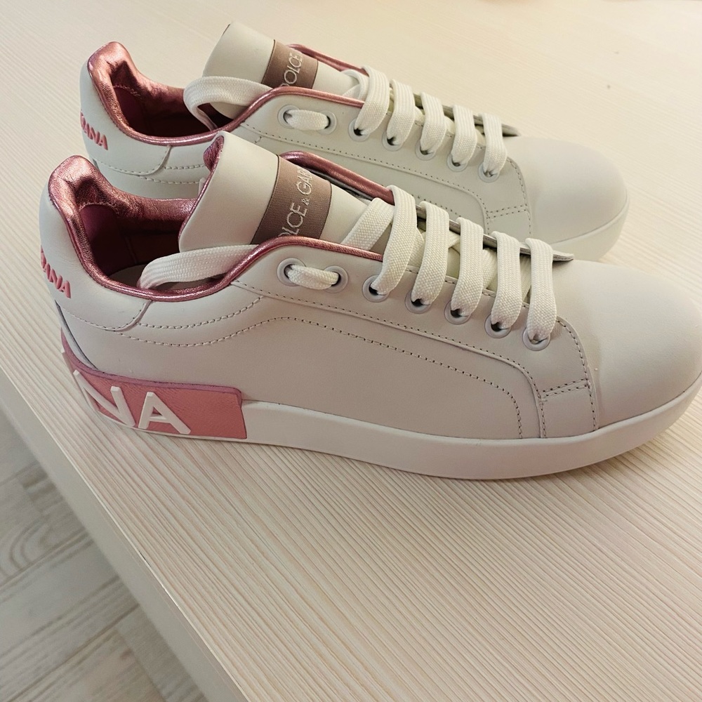 Gucci shoes . Never used. Size 38 (European)